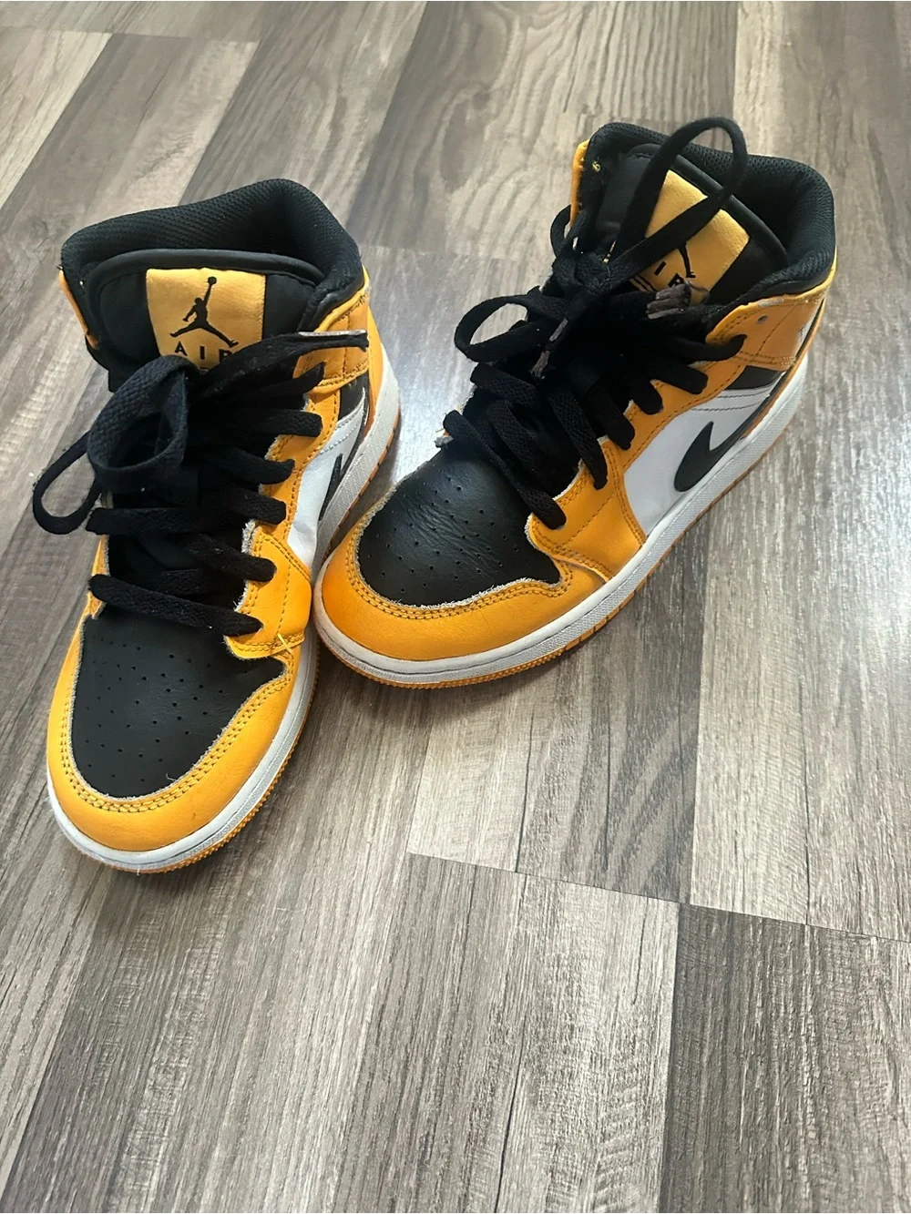 Nike Jordan 1 mid taxi yellow black size 4
